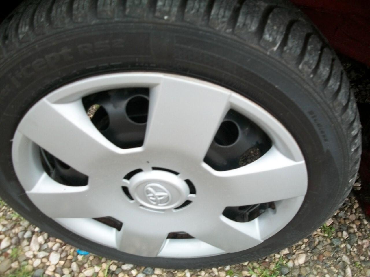 Toyota Aygo 1.0 12V VVT-i 5 porte Lounge CC 998 BENZINA IMMAT 30/06/2012 05 PORTE SI NUOVI PATENTATTI GARANZIA UN ANNO