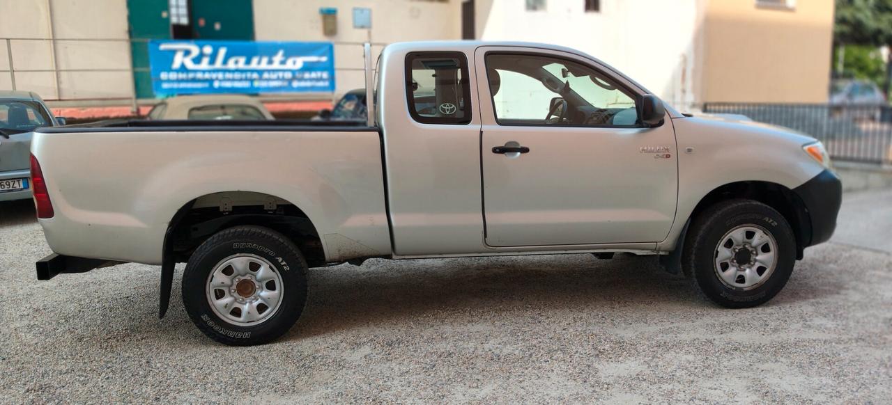 Toyota Hilux 2.5 D-4D 4WD Extra Cab PICK UP