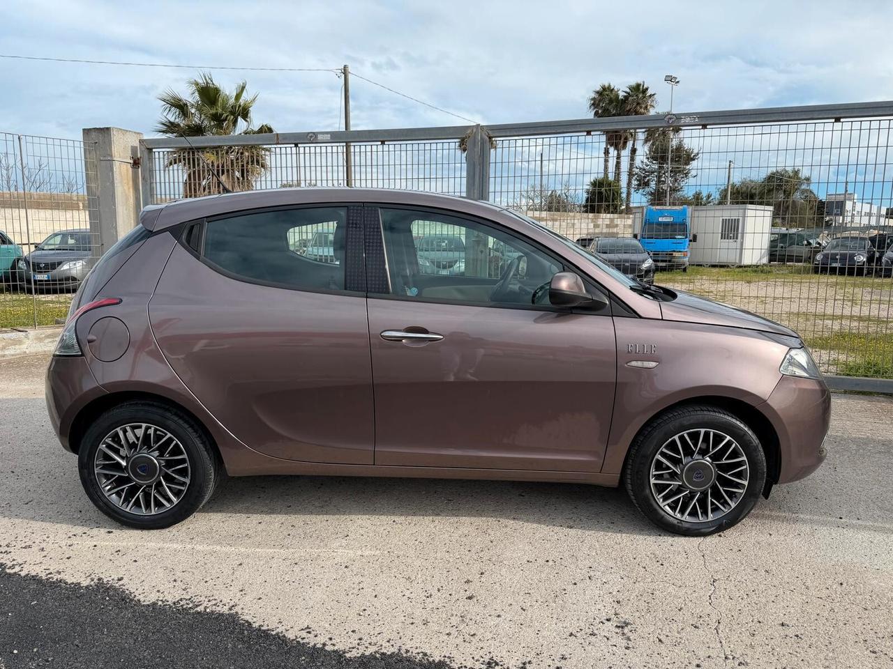 Lancia Ypsilon 1.2 BENZ - 69 CV - 5 porte