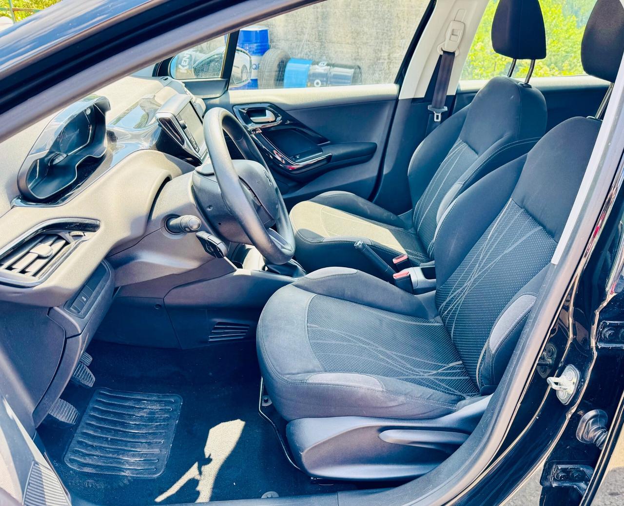 Peugeot 208 1.2 VTi 82 CV 5 porte Allure ok Neopatentati
