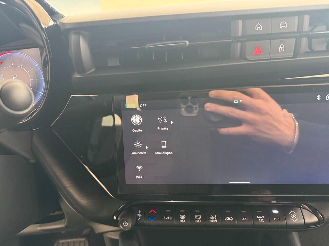 Alfa Romeo Junior HYBRID 145 CV. KM.0