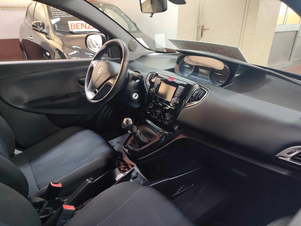 Lancia Ypsilon 1.2 69 CV 5 porte S&S Gold