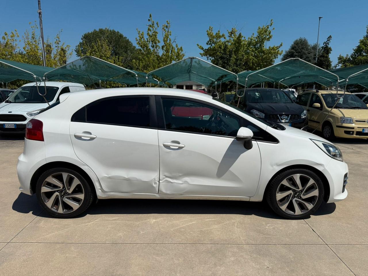 Kia Rio 5p 1.4 crdi diesel e6 carrozzeria da rivedere