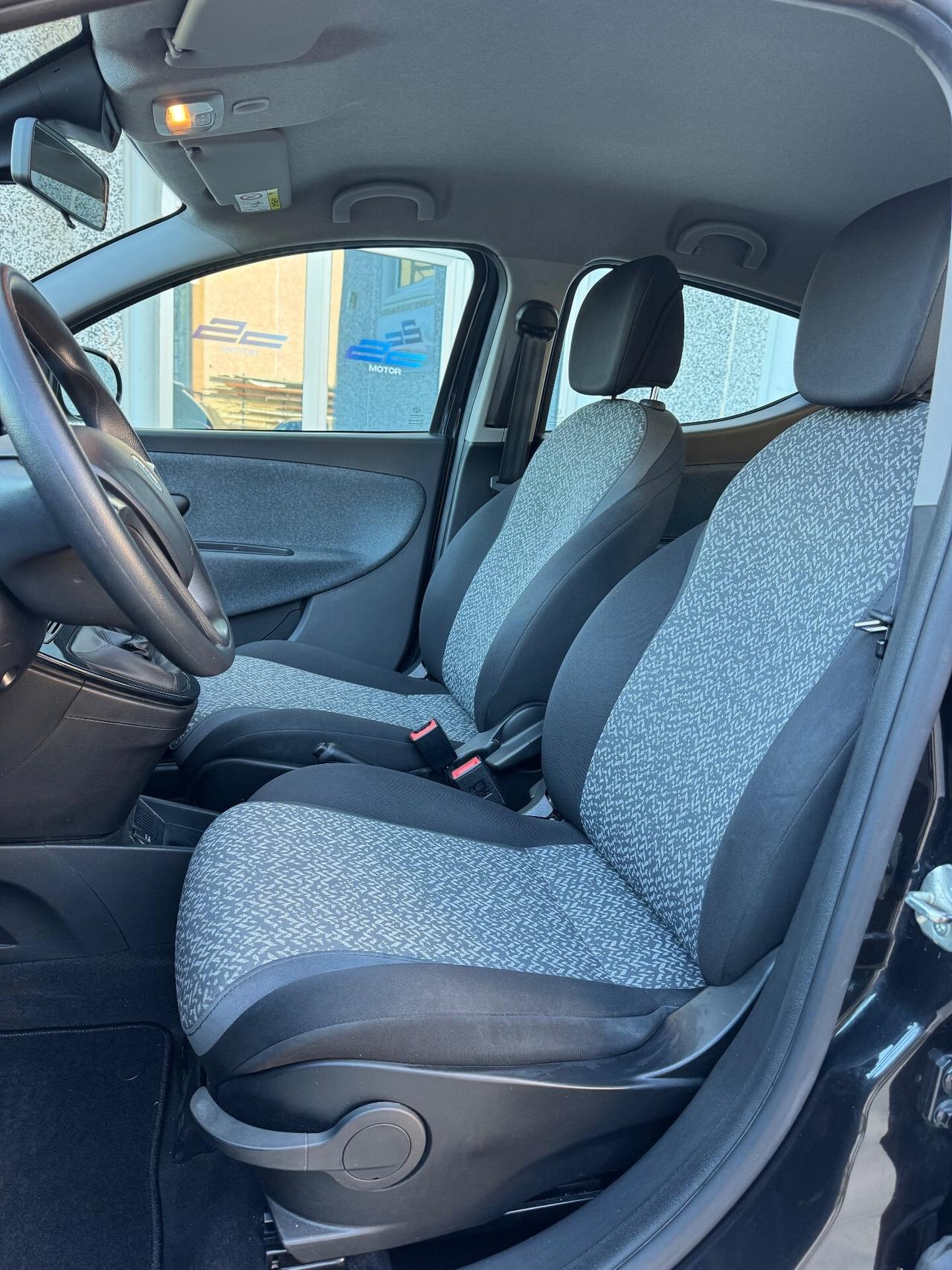 Ypsilon 1.0 FireFly 5 porte S&S Hybrid Silver