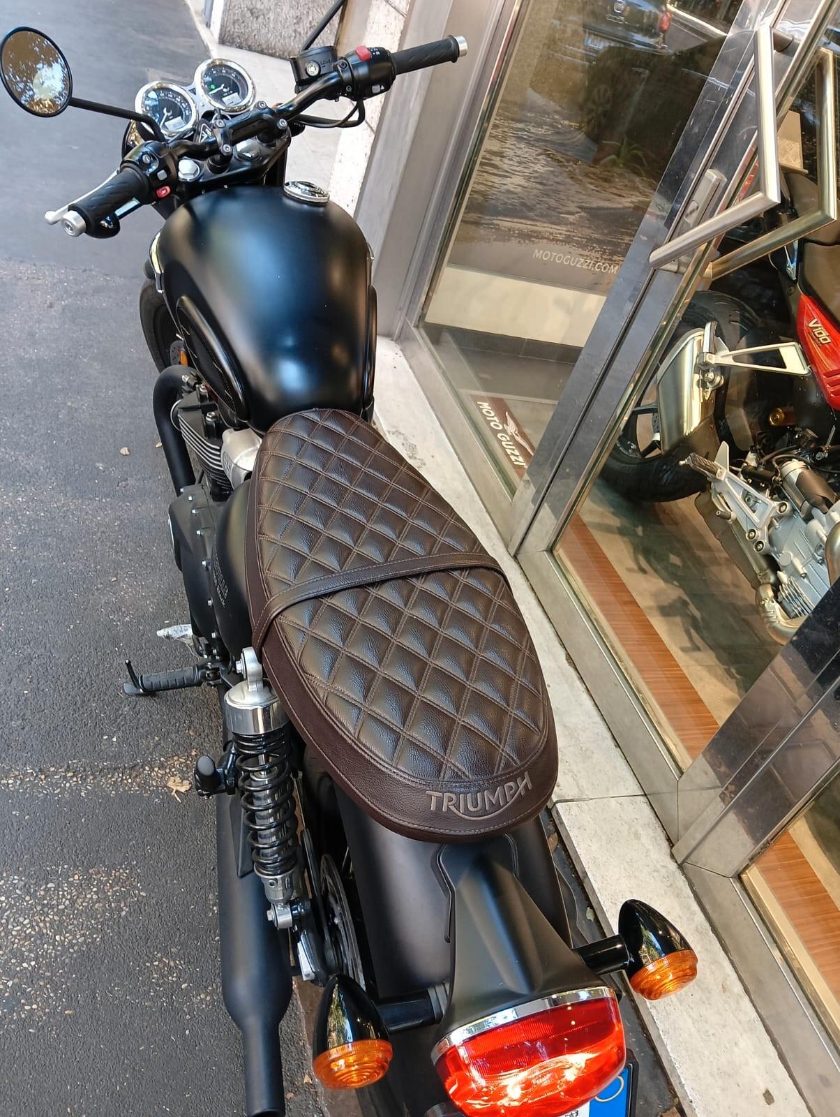Triumph T 100 BLACK