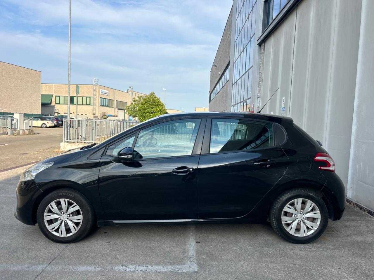 Peugeot 208 1.4 HDi 68 CV 5 porte