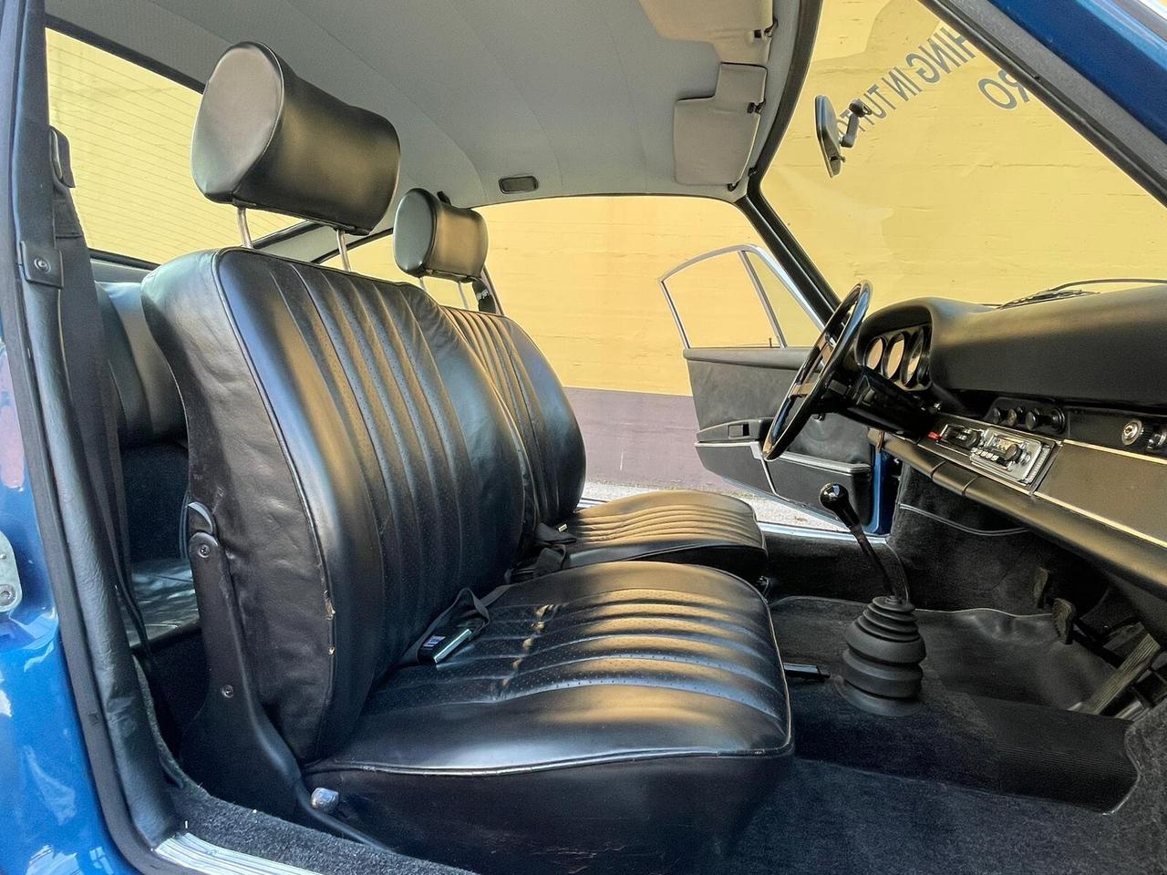 Porsche 911 2.400 S "MATCHING IN TUTTO"