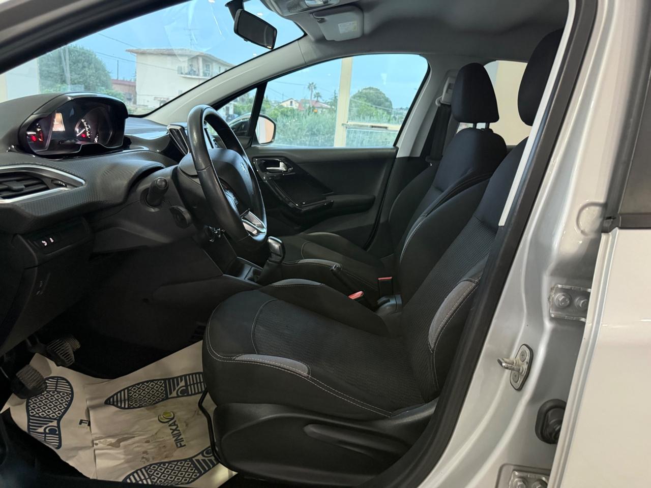 Peugeot 208 1.2 VTI 82 5P Allure STYLE+NAVI/LED2017