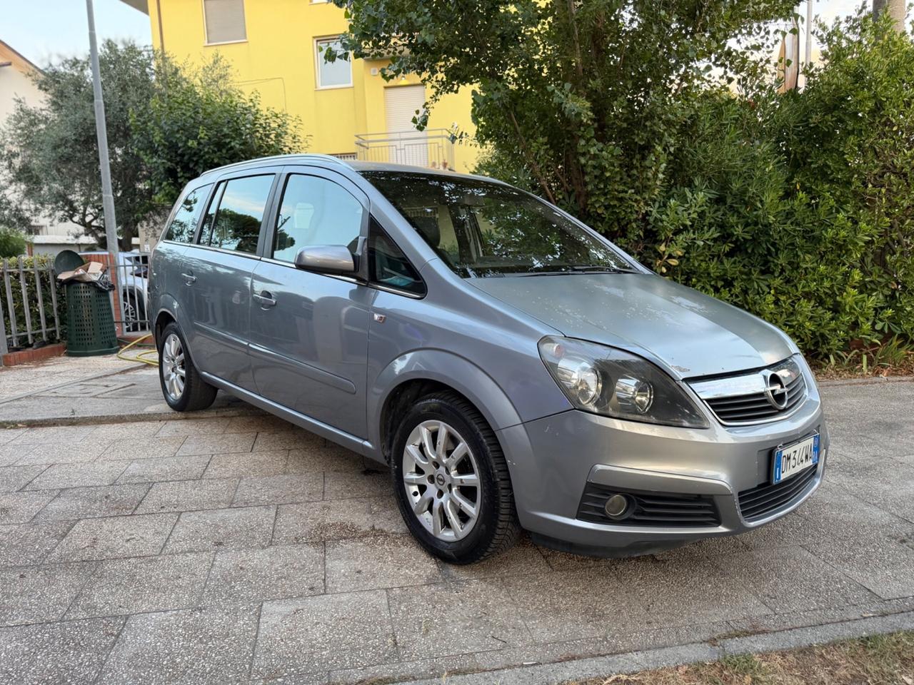 Opel Zafira 1.6 16V ecoM 94CV Cosmo