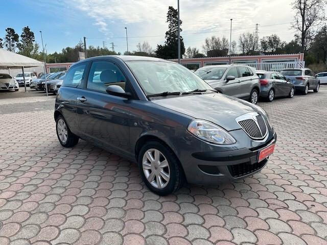 Lancia Ypsilon 1.2 16V Platino