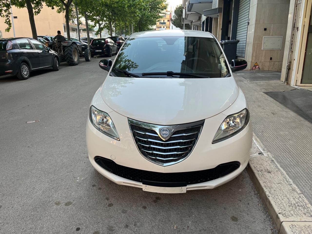 Lancia Ypsilon 1.2 69 CV 5 porte S&S Gold