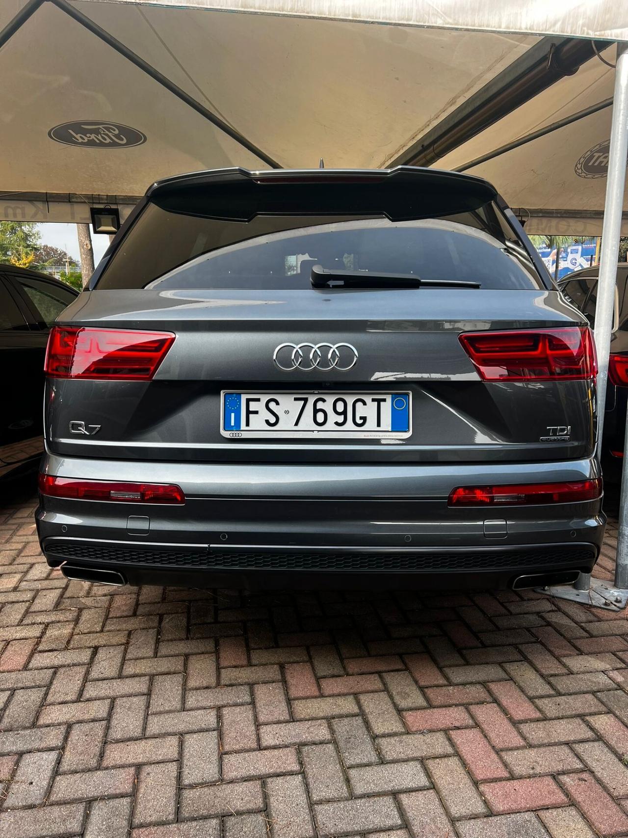 Audi Q7 S-LINE
