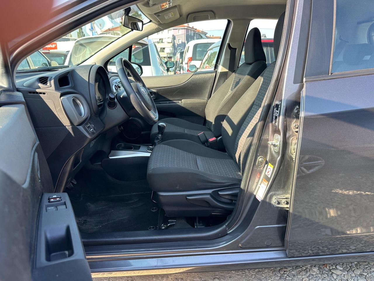 Toyota Yaris 1.0 5 porte Lounge neopatentati