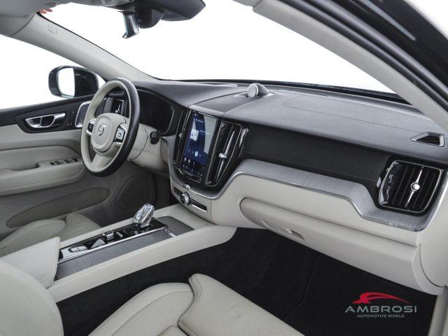 VOLVO XC60 B5 AWD automatico Ultimate Dark