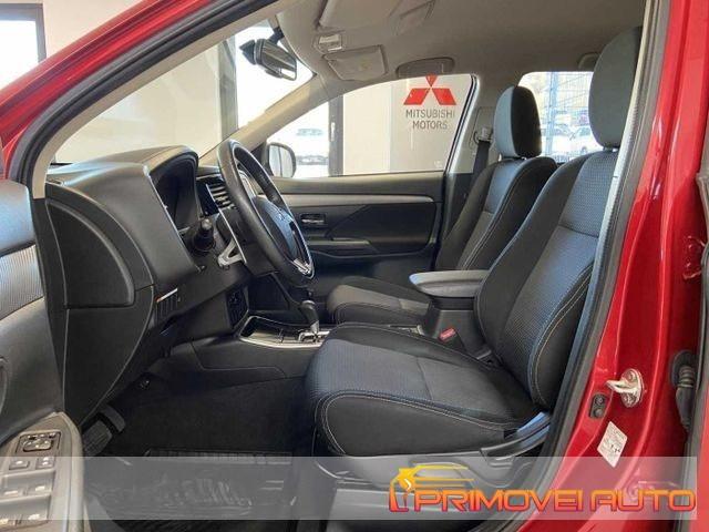 MITSUBISHI Outlander 2.2 DI-D 4WD AT