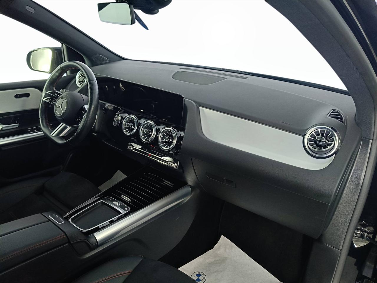 Mercedes-Benz Classe B - W247 2023 - B 180 d AMG Line Premium auto