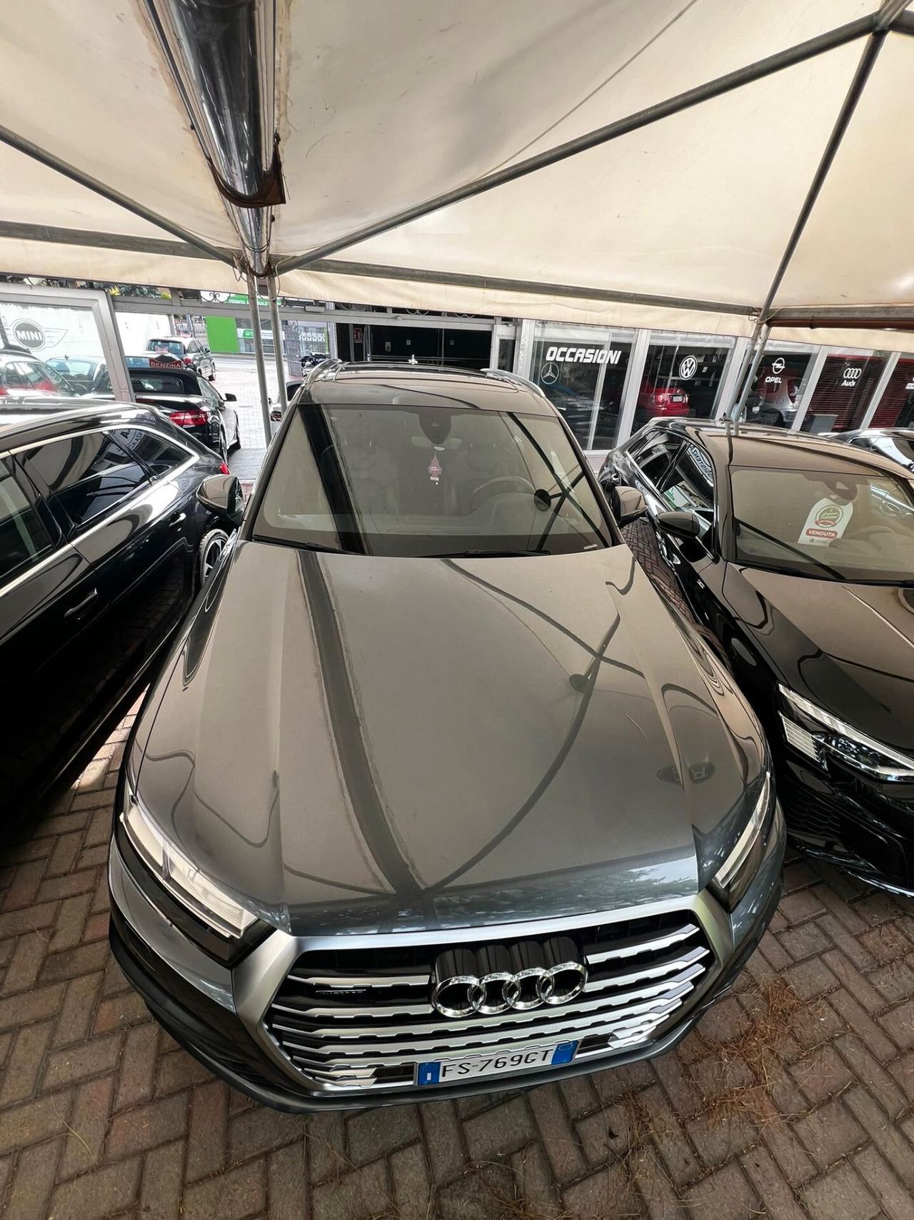 Audi Q7 S-LINE