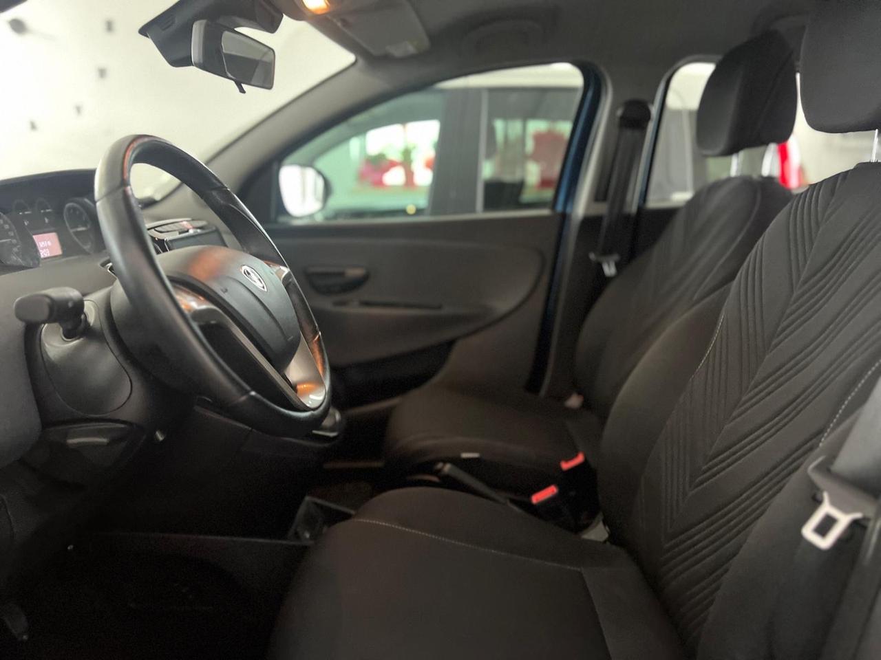 Lancia Ypsilon 1.0 FireFly 5 porte S&S Hybrid Silver