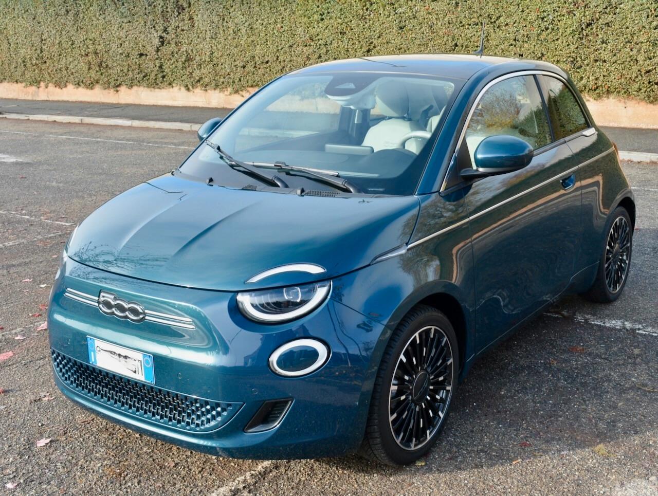 Fiat 500 500e Berlina 42 kWh La Prima