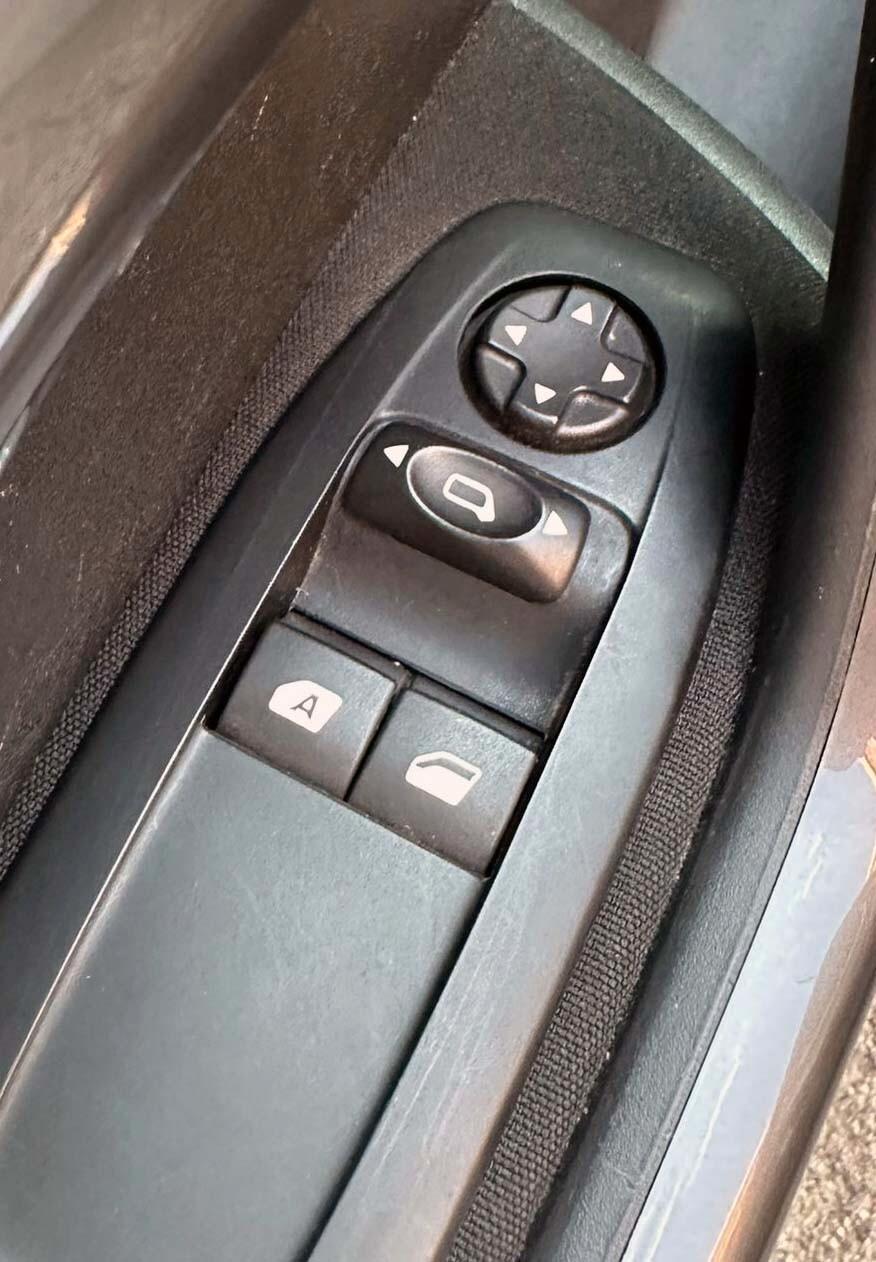 Peugeot 2008 PureTech 82 CV Unico Proprietario
