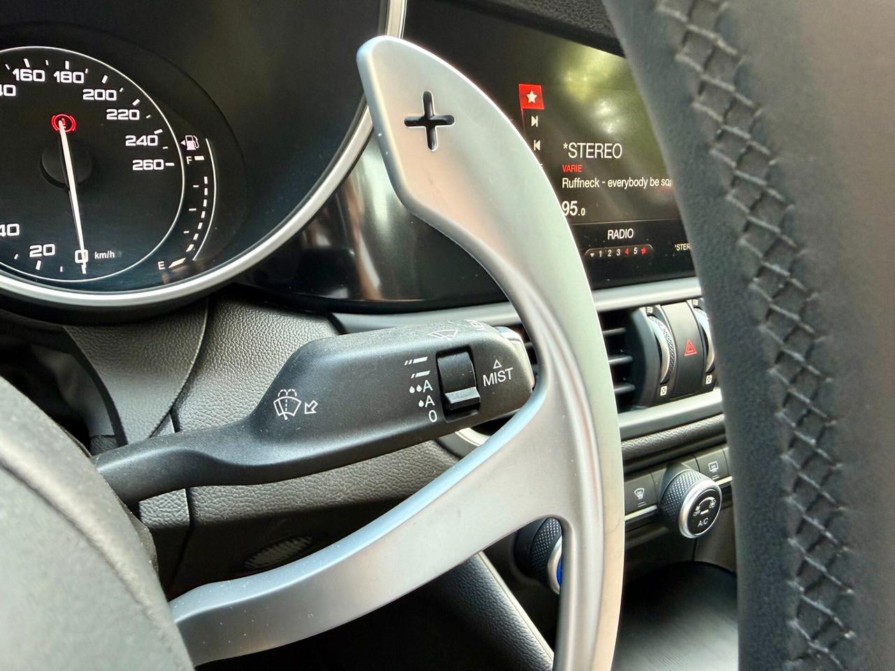 Alfa Romeo Giulia 2.2 t Business Sport Launch Edition 180cv auto