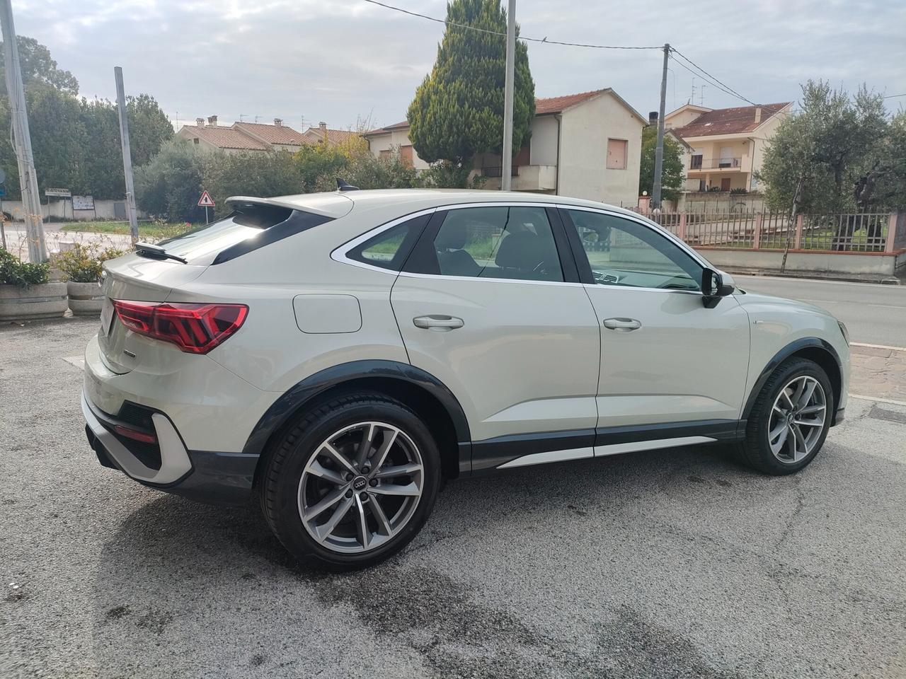 Audi Q3 SPB 40 TDI quattro S tronic S line edition