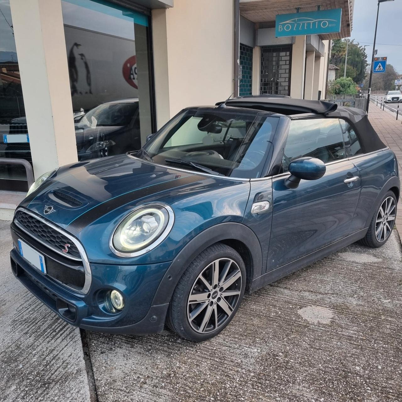 Mini Cooper S Cabrio Sidewalk