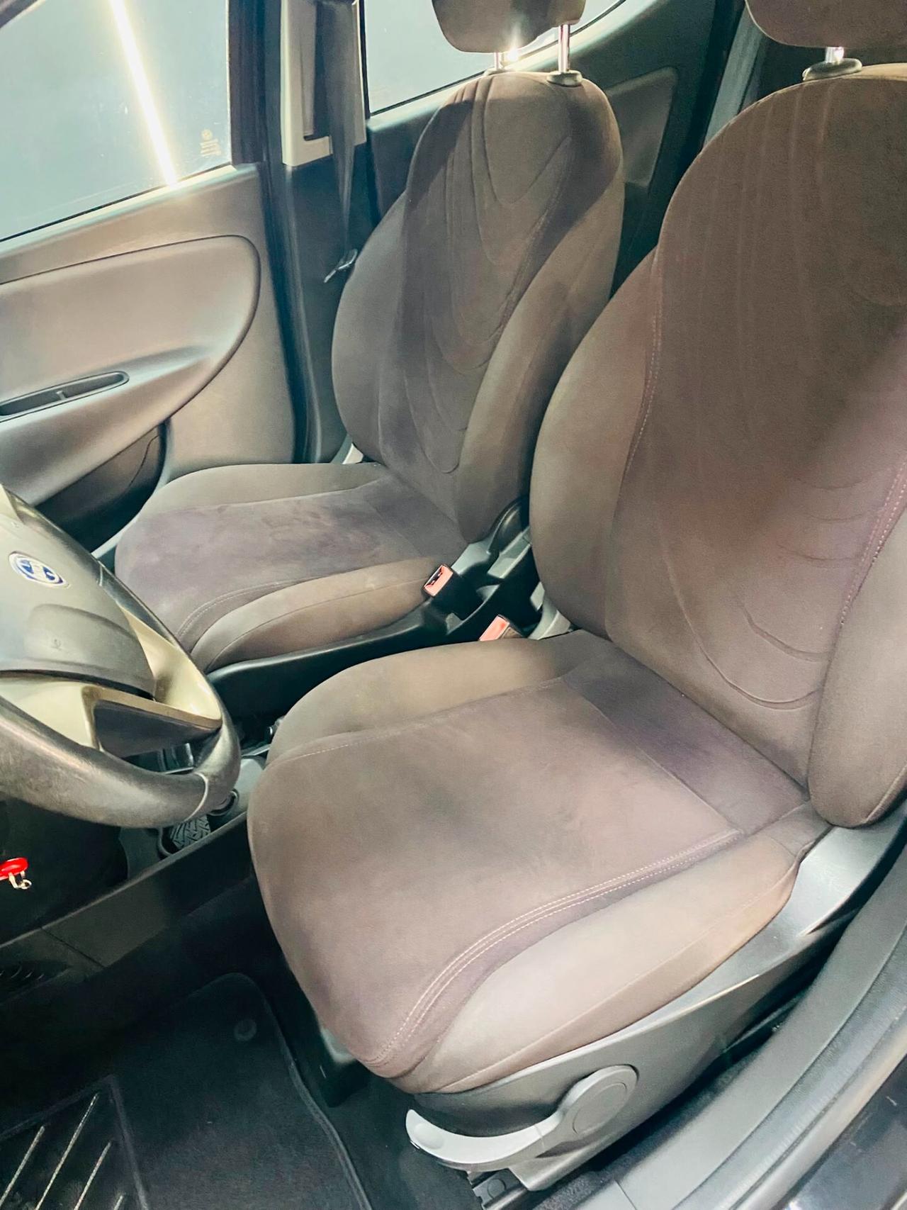 Lancia Ypsilon 1.2 69 CV 5 porte Platinum
