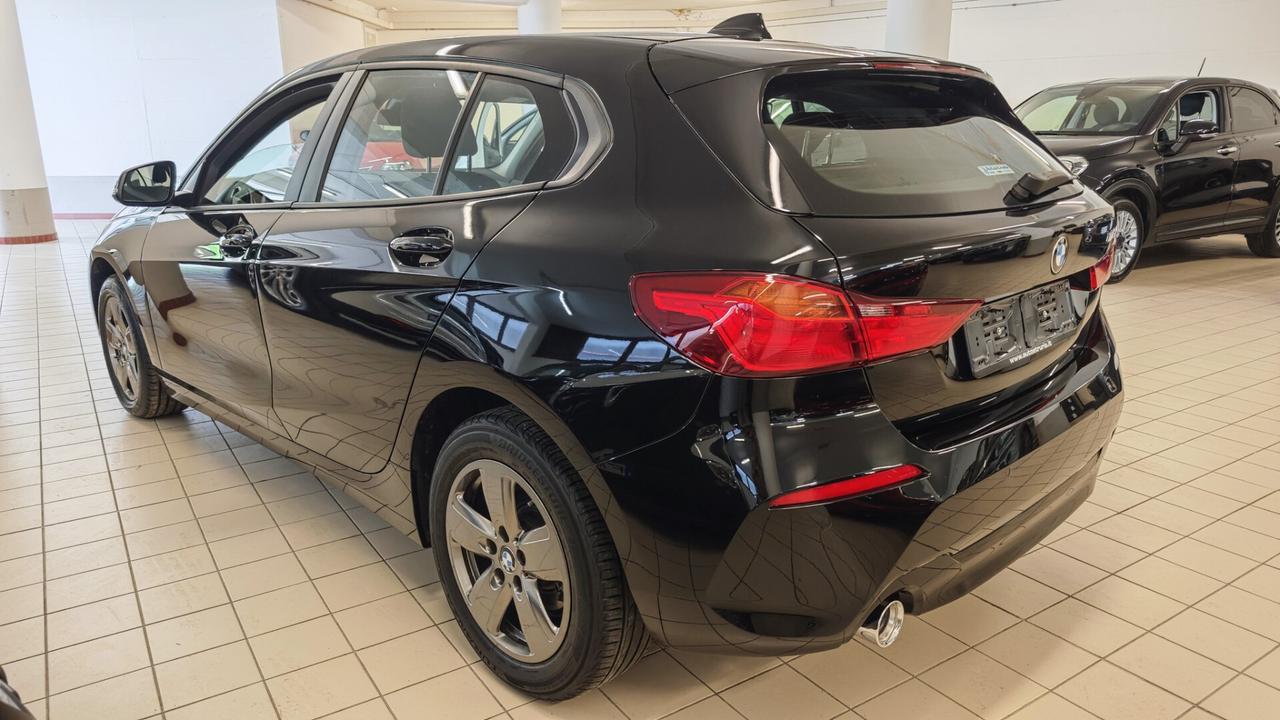 Bmw 116 116d 5p. Business Advantage