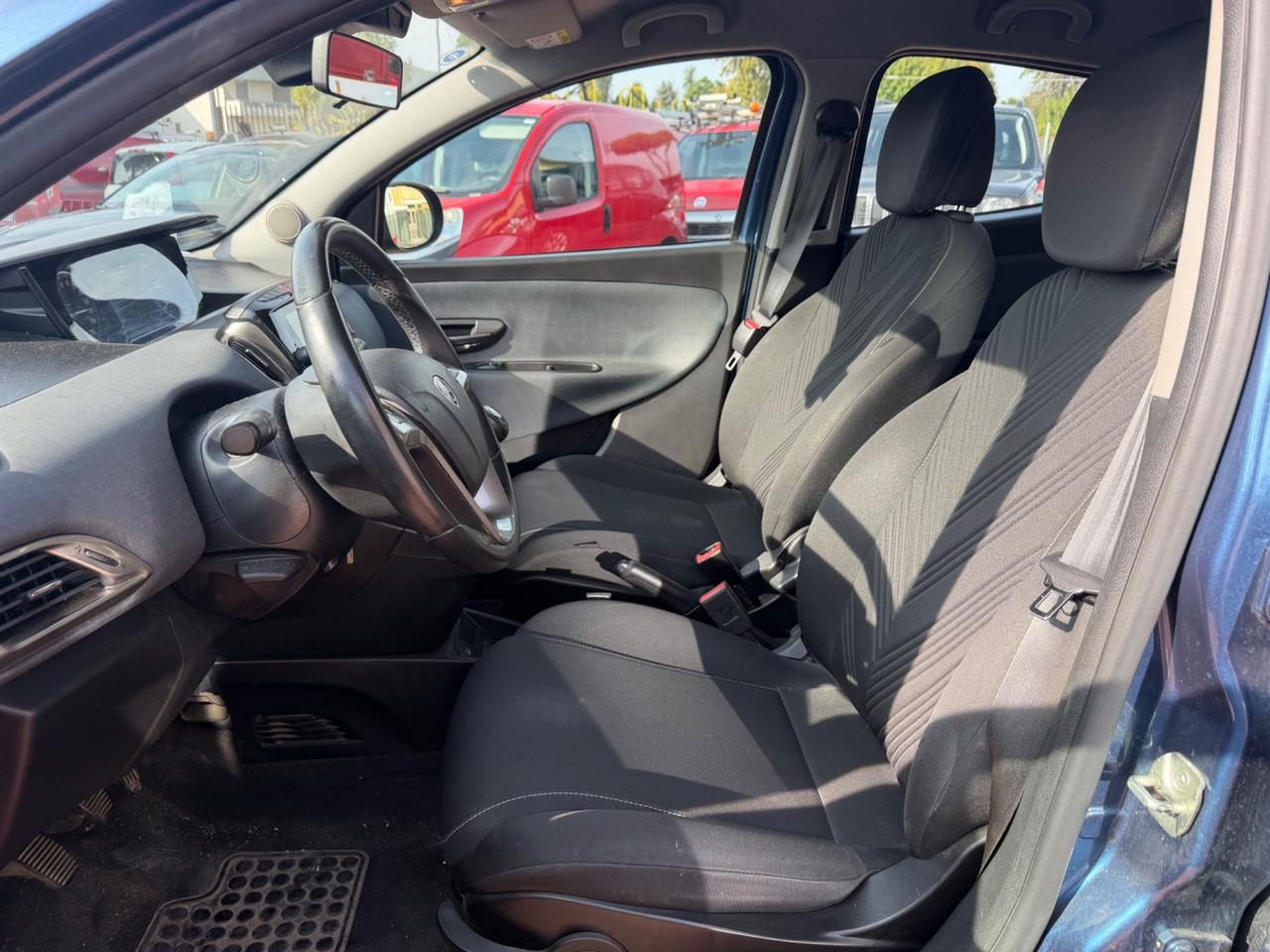 Lancia Ypsilon 1.0 FireFly 5 porte S&S Hybrid Ecochic Gold