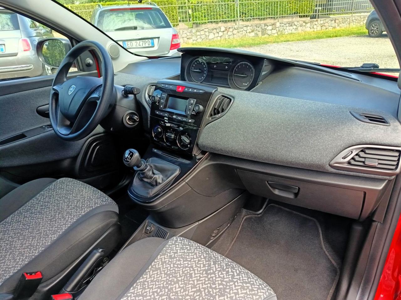 Lancia Ypsilon 1.0 firefly hybrid Ecochic hybrid