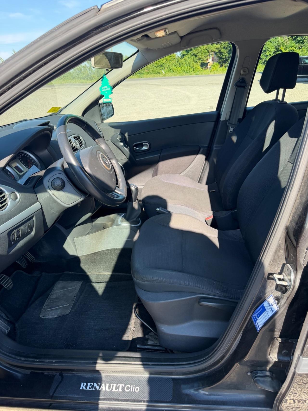 Renault Clio 1.2 16V 5 porte Dynamique