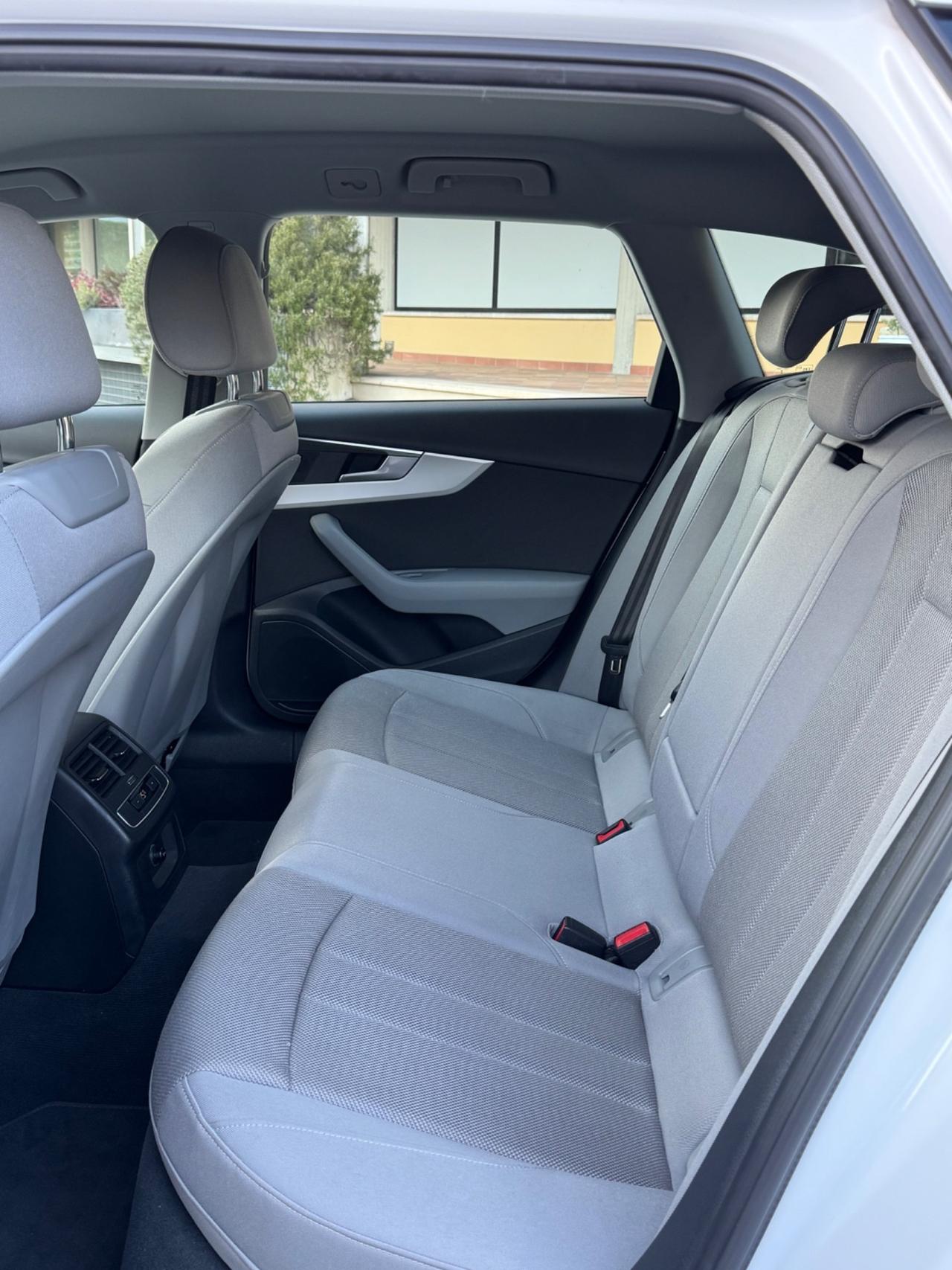 Audi A4 Avant TDI S tronic line edition