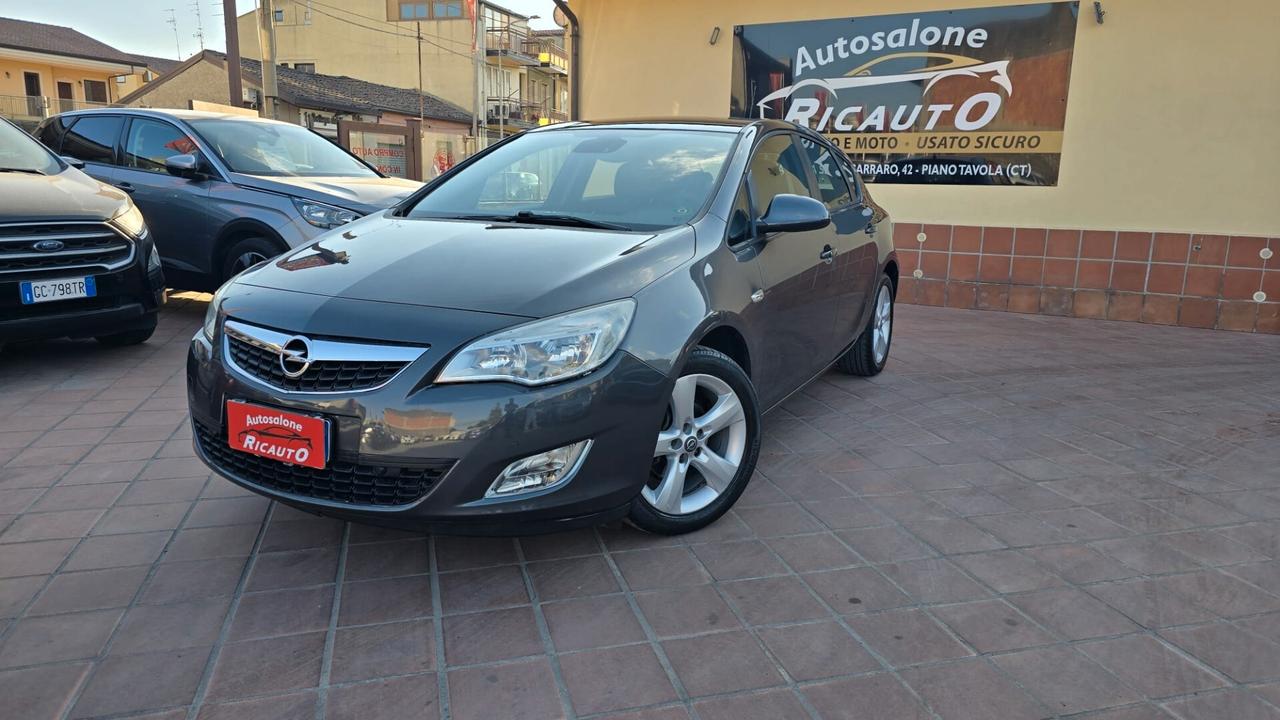 Opel Astra 1.4 100CV 5 porte Cosmo