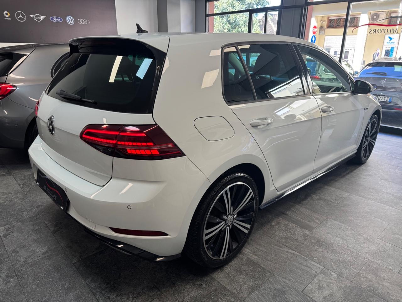 VOLKSWAGEN GOLF 7.5 2.0 TDI 150 CV DSG R-LINE