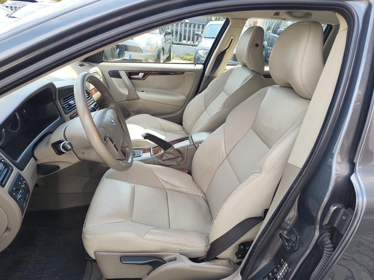 Volvo V70 2.4 D5 20V 185CV 7 POSTI