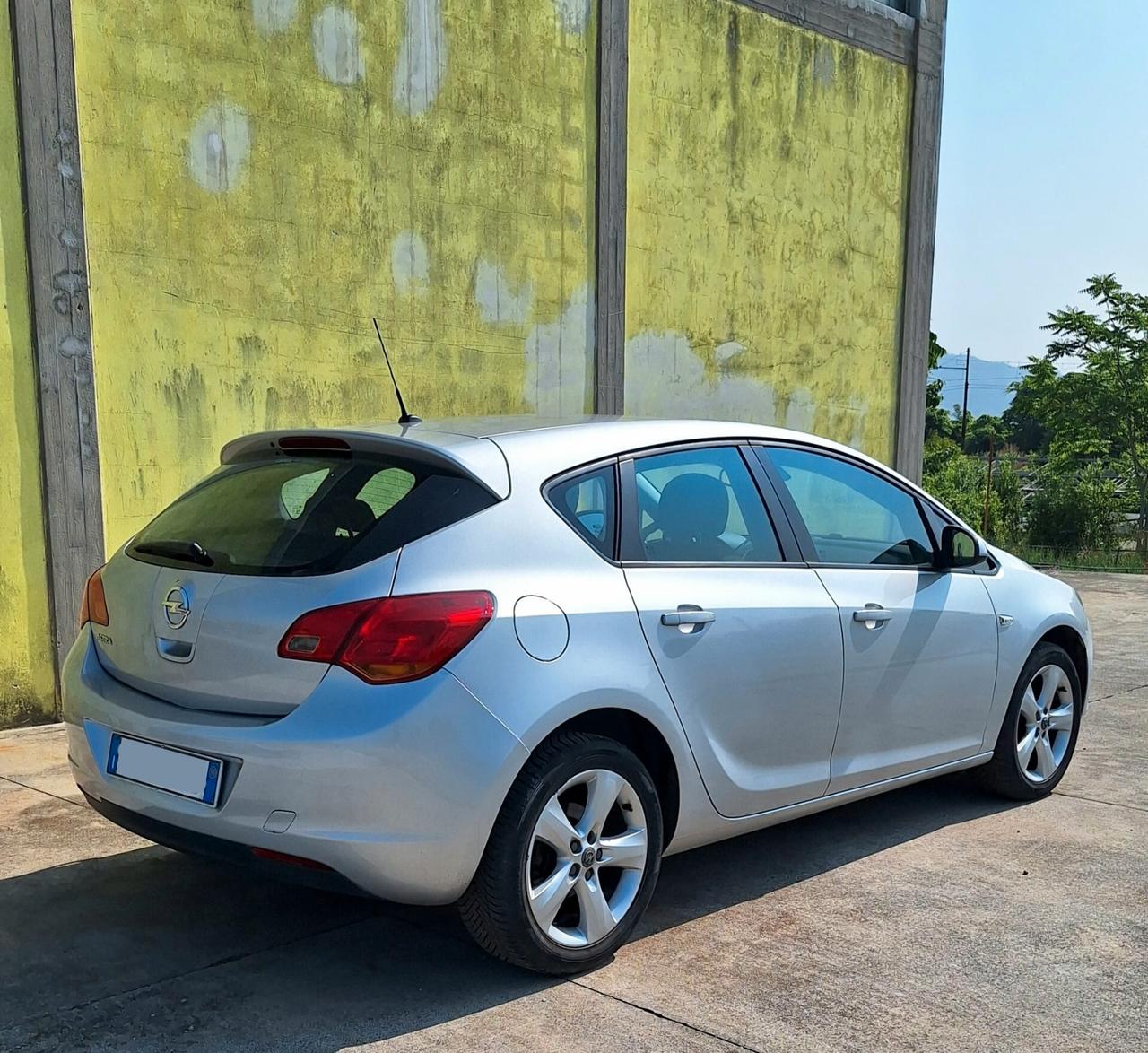 Opel Astra 1.4 - Benzina - 5porte - NEOPATENTATI