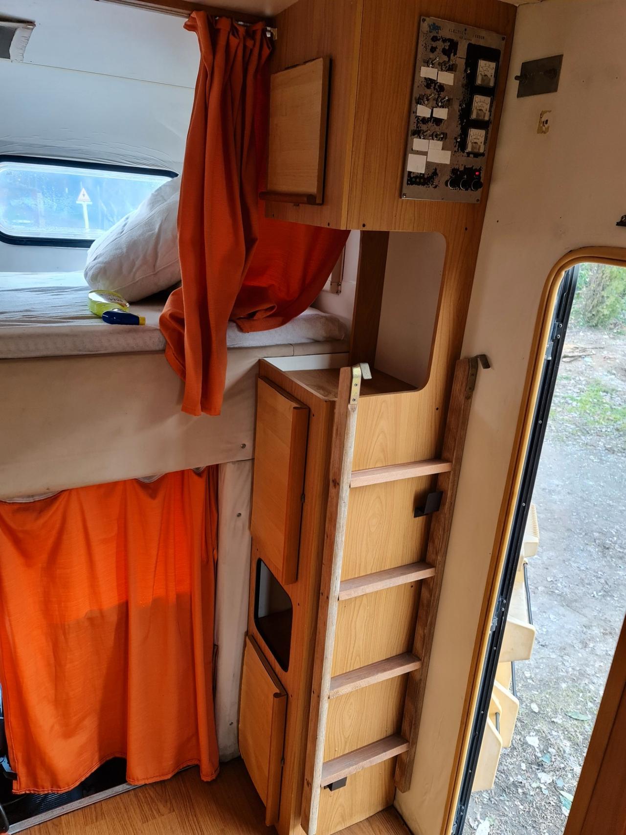 CAMPER FORD TRANSIT ROLLER TEAM 5 POSTI