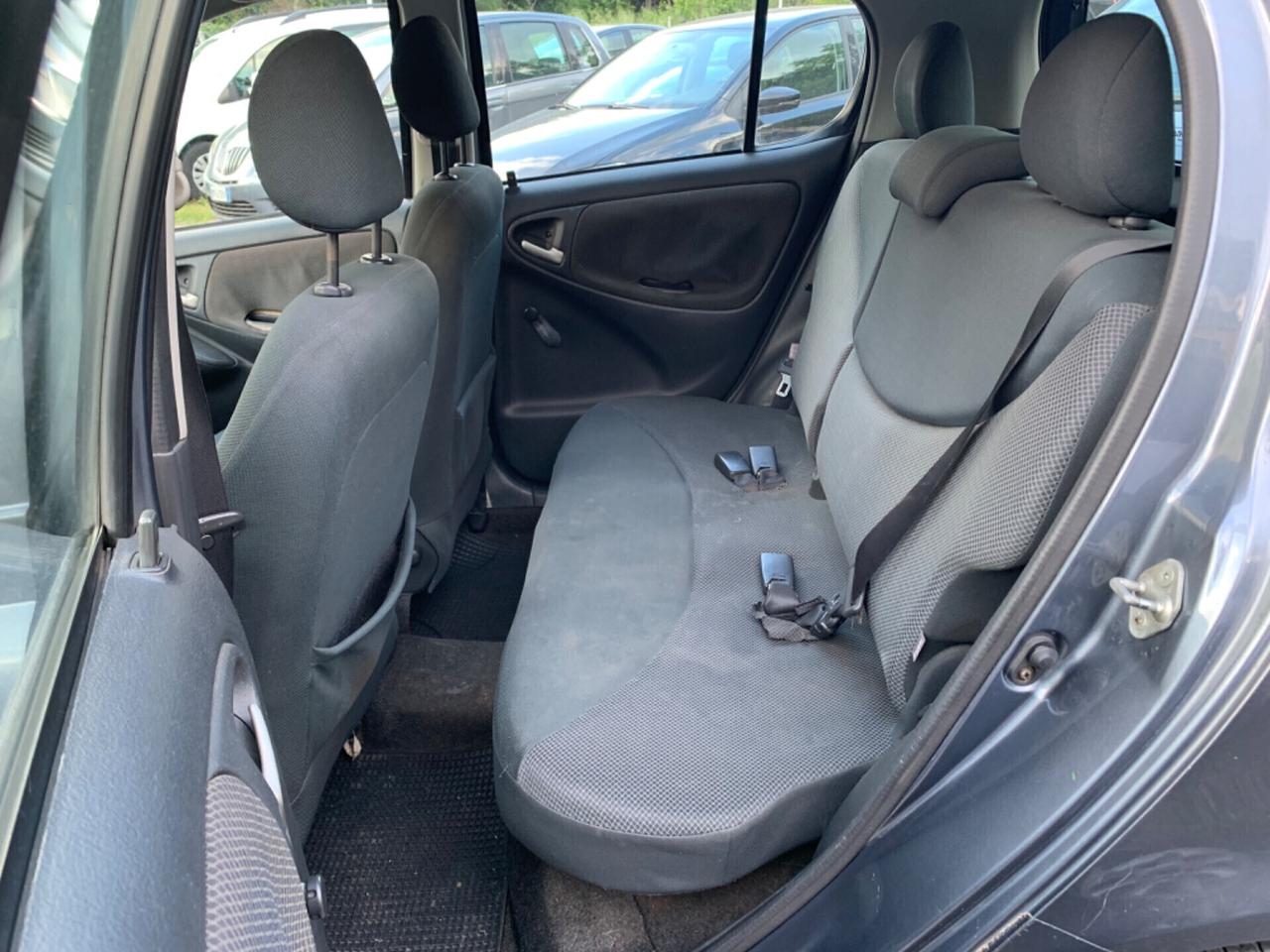 Toyota Yaris 1.0i 16V cat 5 porte