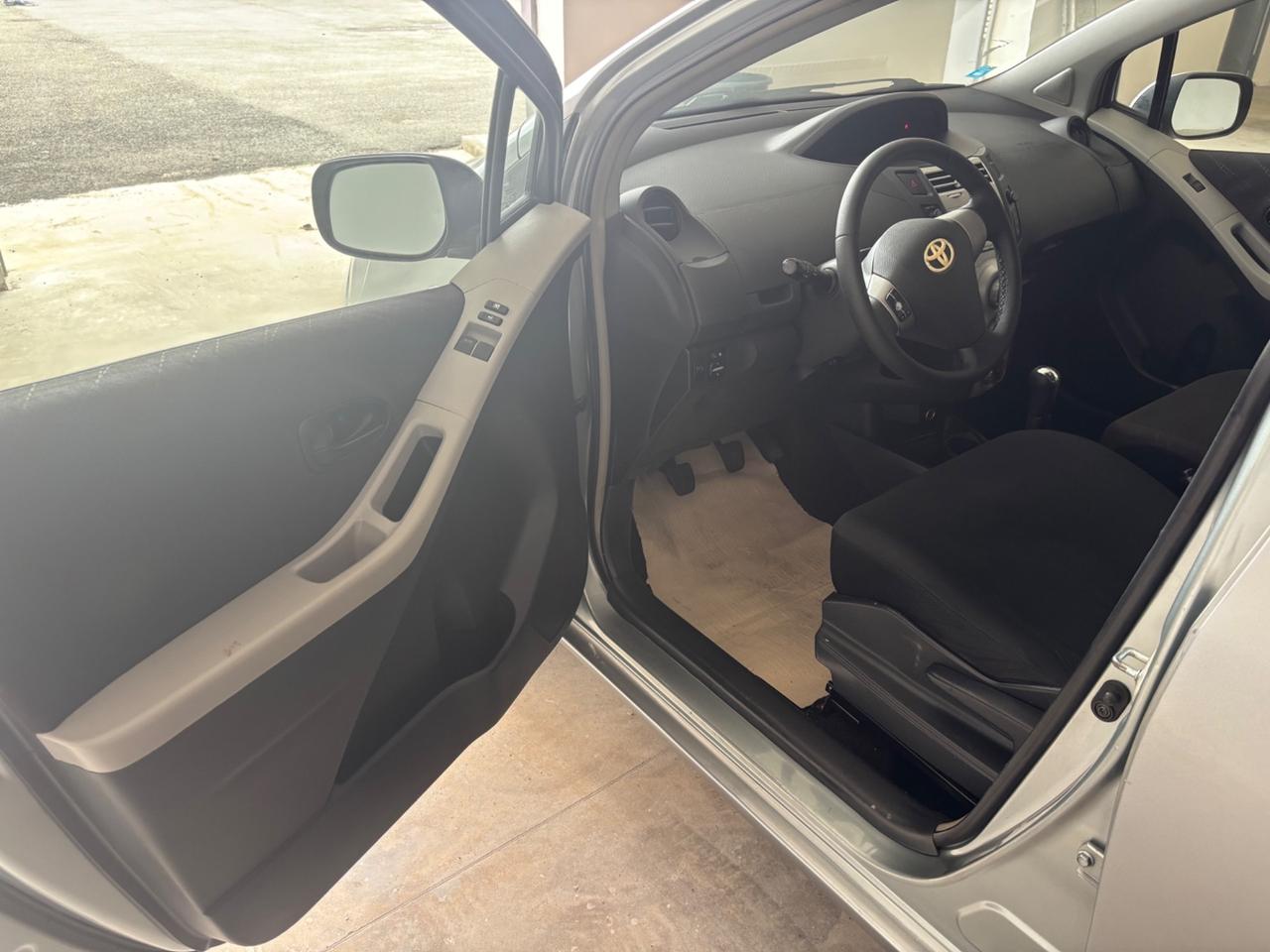 Toyota Yaris 1.0 5 porte