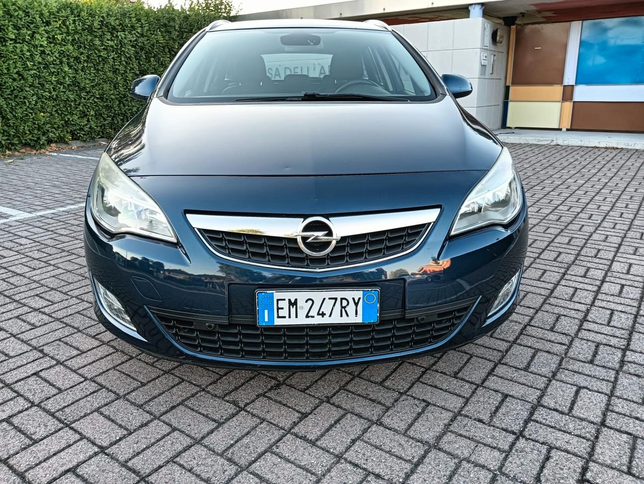 OPEL ASTRA..ANNO 2012....NEOPATENTATIIL..SENSORI DI PARCHEGGIO POSTERIORI ANTERIORE..NAVIGATORE. CRUYS CONTROL. CELL 320 147 1147 WUATSAPP. CELL 3276540940..PREZZO 530O€ TRATABILLE 0