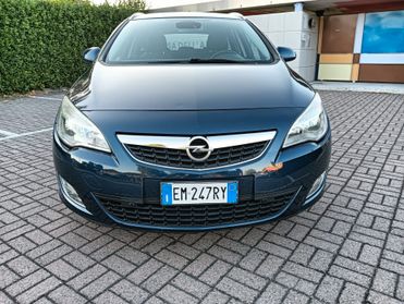 OPEL ASTRA..ANNO 2012....NEOPATENTATIIL..SENSORI DI PARCHEGGIO POSTERIORI ANTERIORE..NAVIGATORE. CRUYS CONTROL. CELL 320 147 1147 WUATSAPP. CELL 3276540940..PREZZO 530O€ TRATABILLE 0