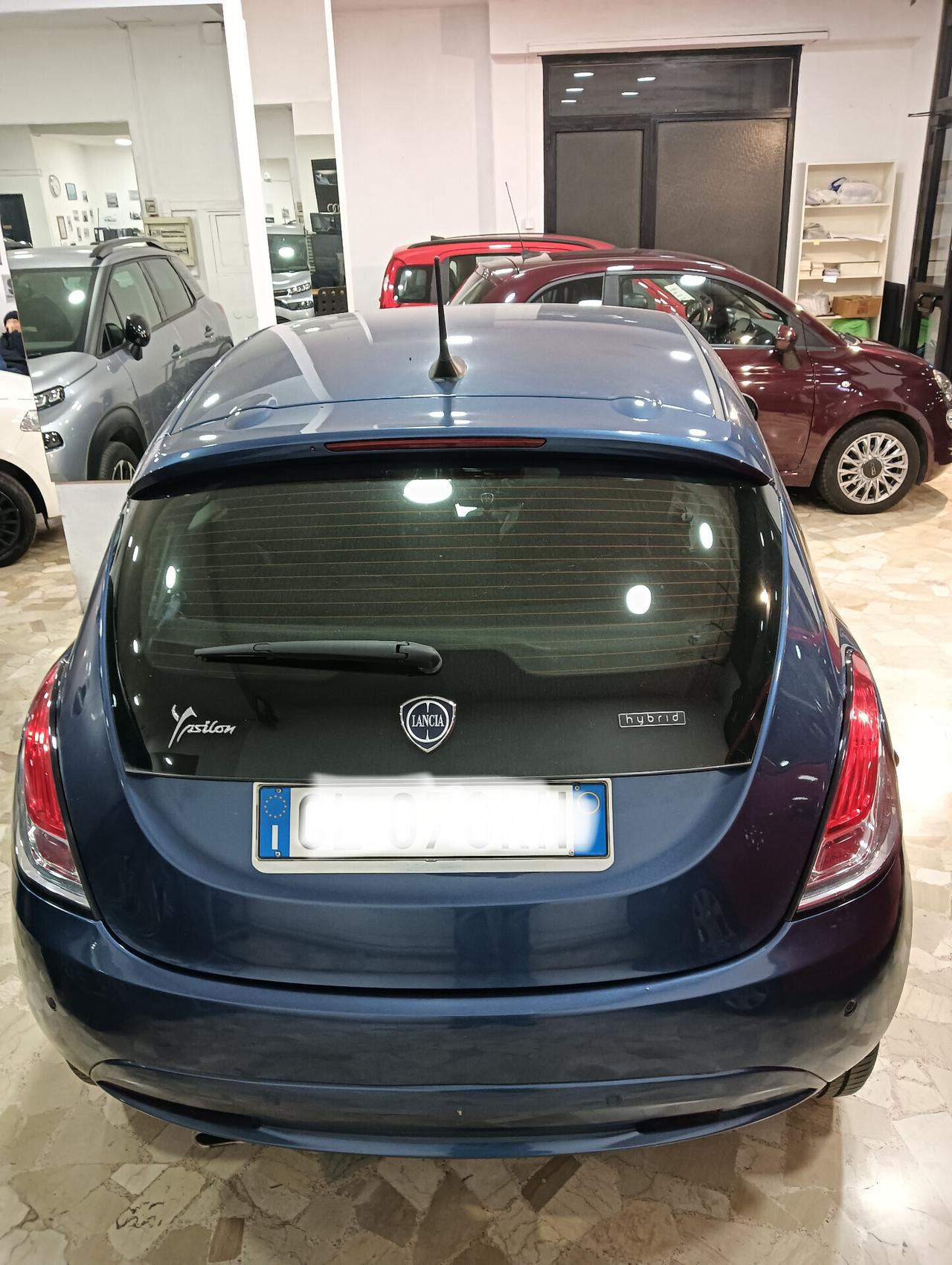 Lancia Ypsilon 1.0 FireFly 5 porte S&S Hybrid Ecochic Silver