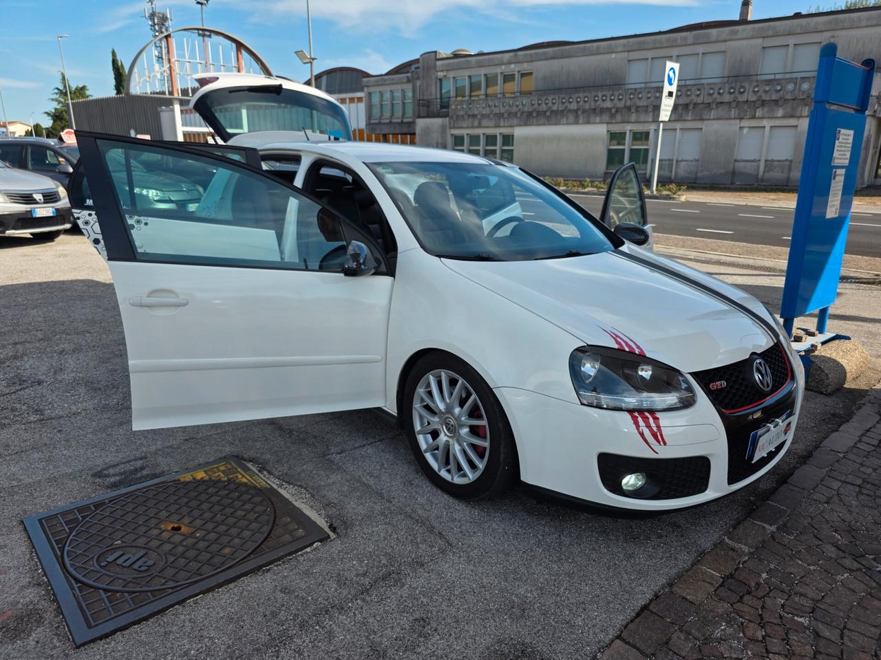 Volkswagen Golf GTD anno 2008 con 313.500 Motore sost