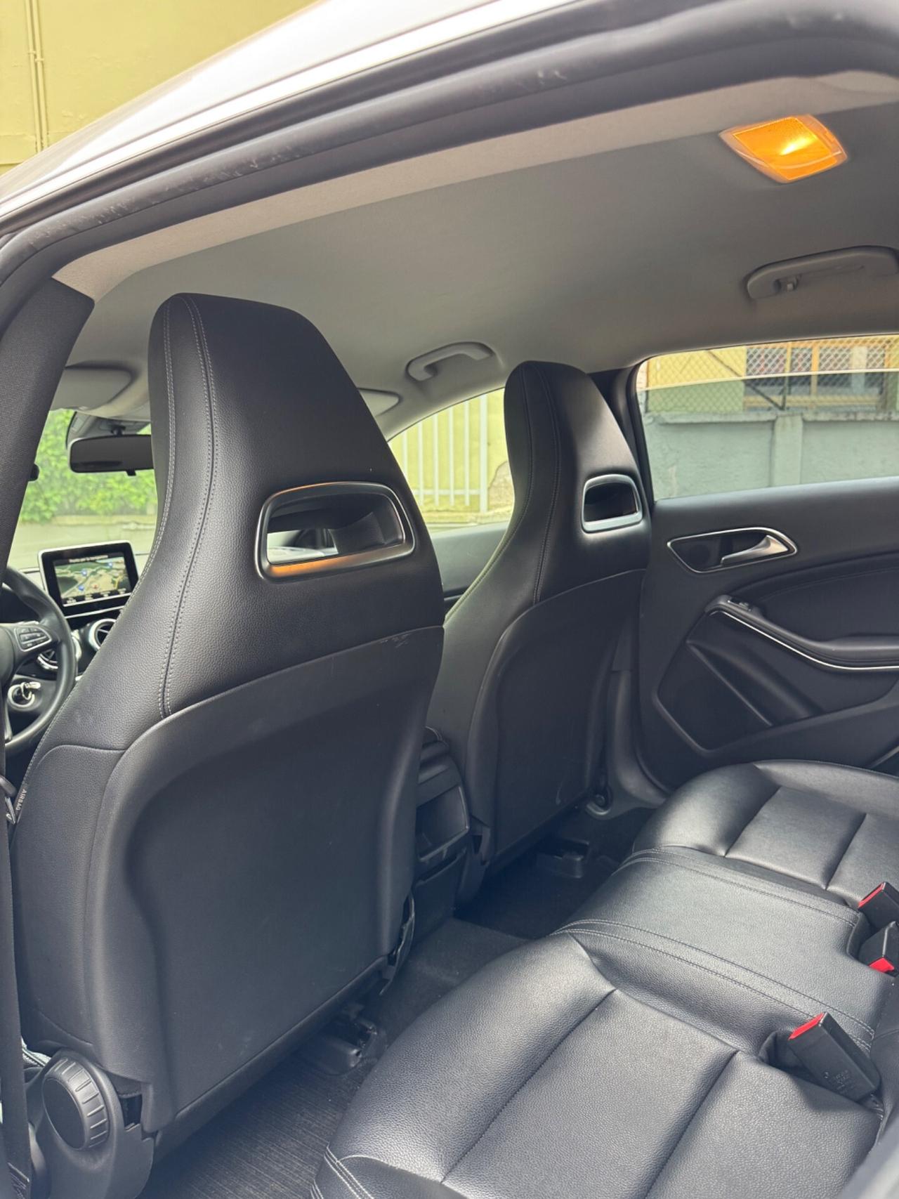 Mercedes-benz CLA 200 d Premium