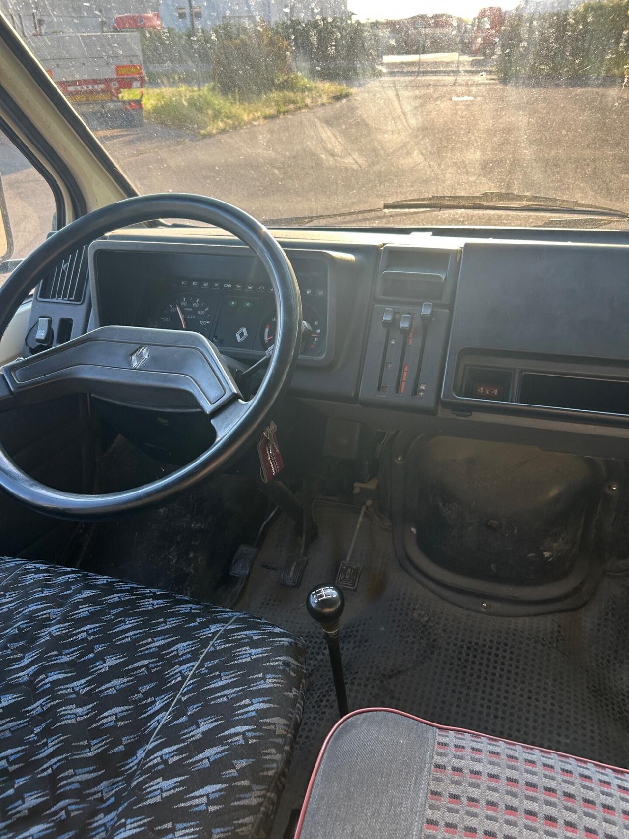 Renault Trafic furgone 4x4 posti 9