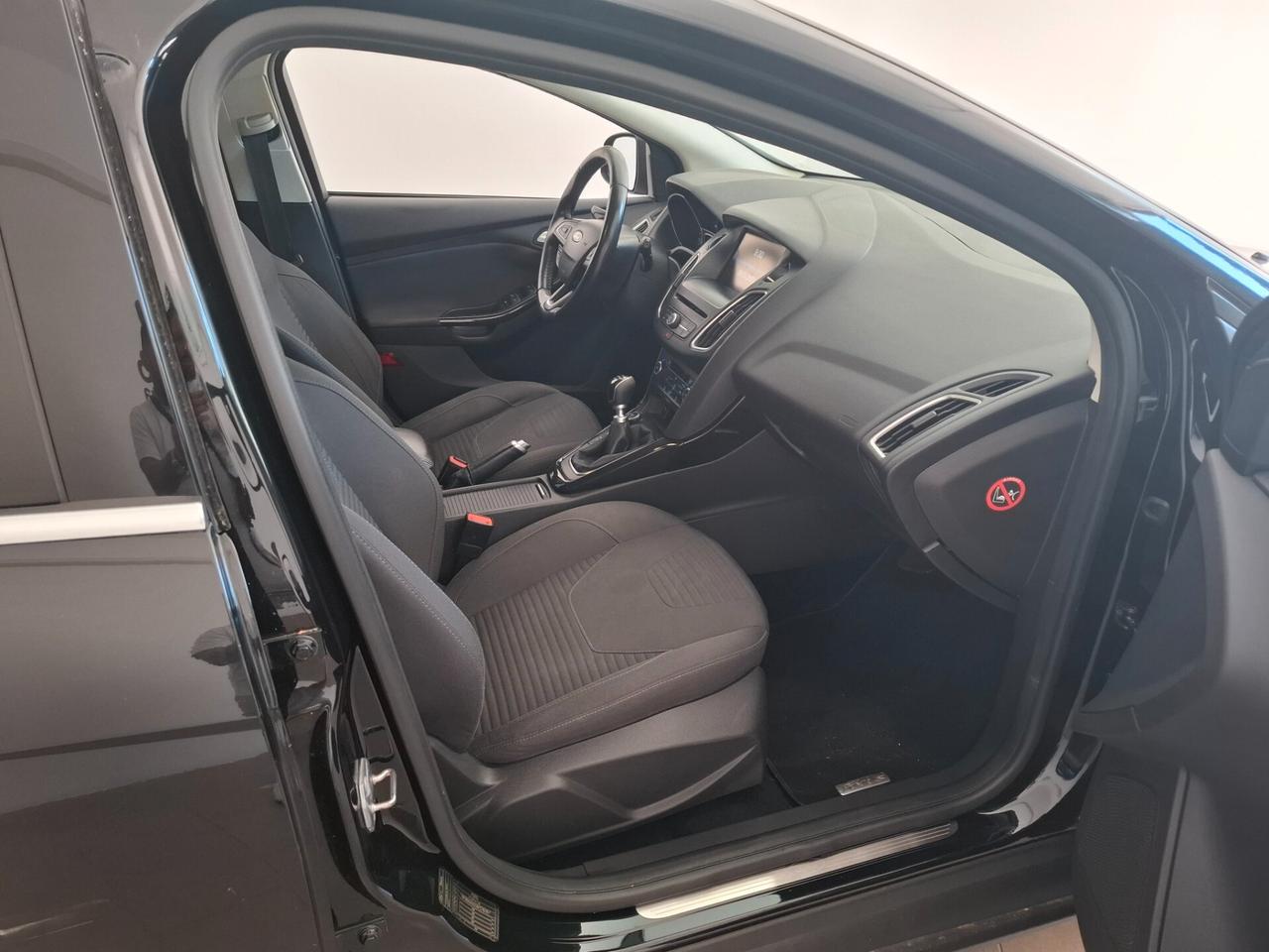 Ford Focus 1.0 EcoBoost 125 CV Start&Stop SW Titanium adatta x neopatentati