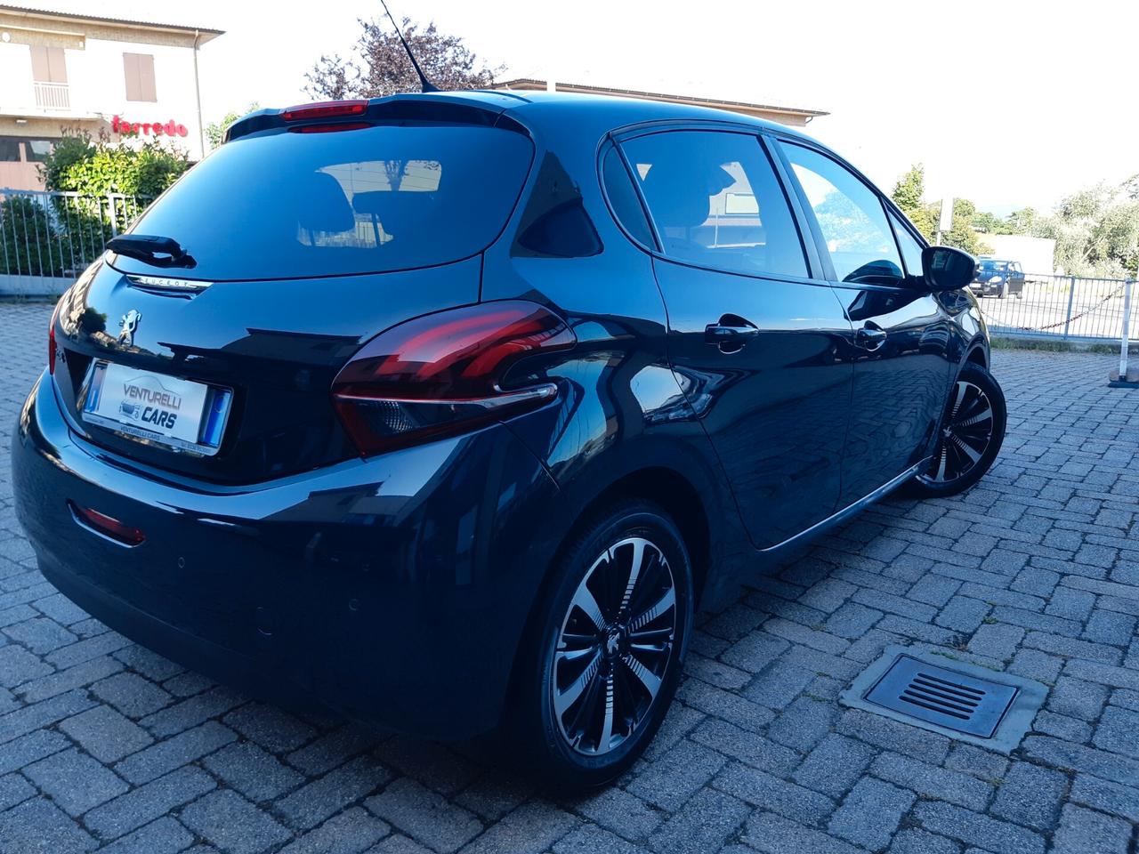 Peugeot 208 PureTech 82 Stop&Start 5 porte Signature