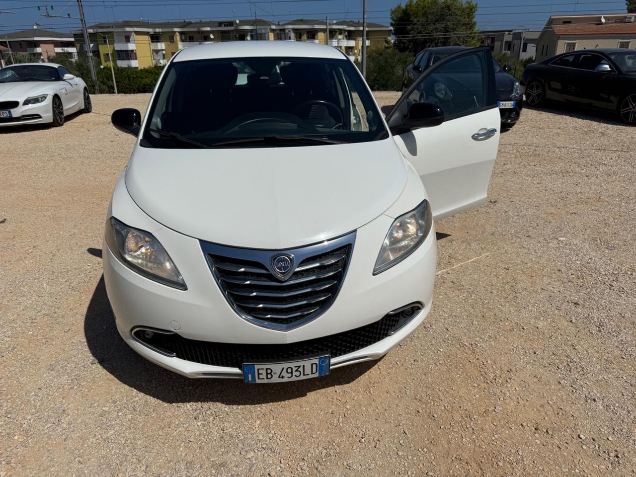 Lancia Ypsilon 1.2 69 CV 5 porte GPL 3.999€