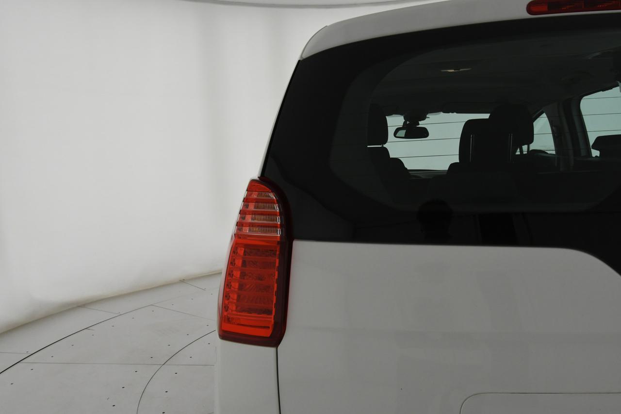 PEUGEOT 5008 1.6 hdi 8v Active 115cv COMMERCIANTI+7 POSTI